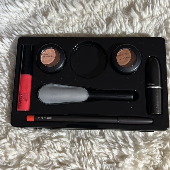 💋💄- Never used Mac look in box face kit / sun siren price firm! - Picture 7 of 7